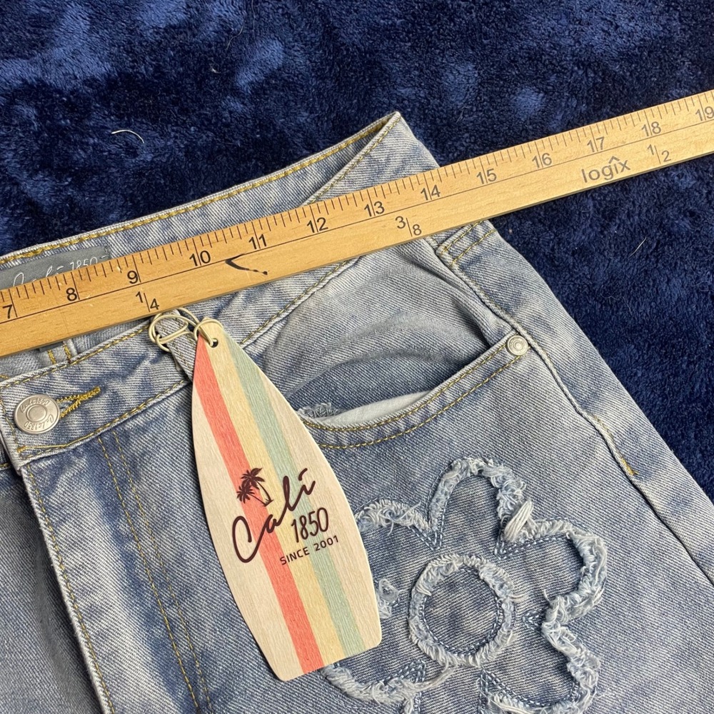Cali 1850 Womens Light Wash Wide Leg Jeans Daisy Flower Patch Distressed Size 9 - Picture 5 of 10